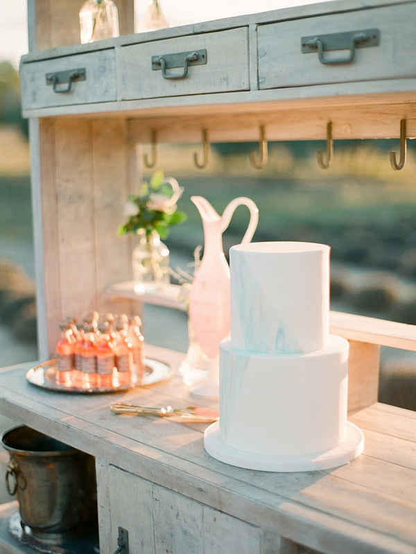 simple wedding cake provence