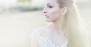 Timeless Bridal Makeup Looks for Destination Weddings 0001