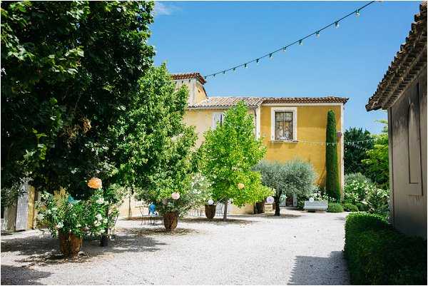 Blanche Fleur relaxed wedding in Provence | Image by Shelby Ellis