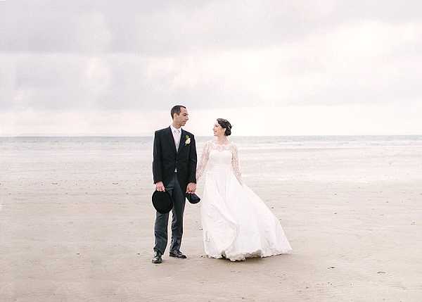 Elegant spring wedding on french seashore