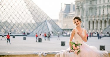 louvre wedding photo