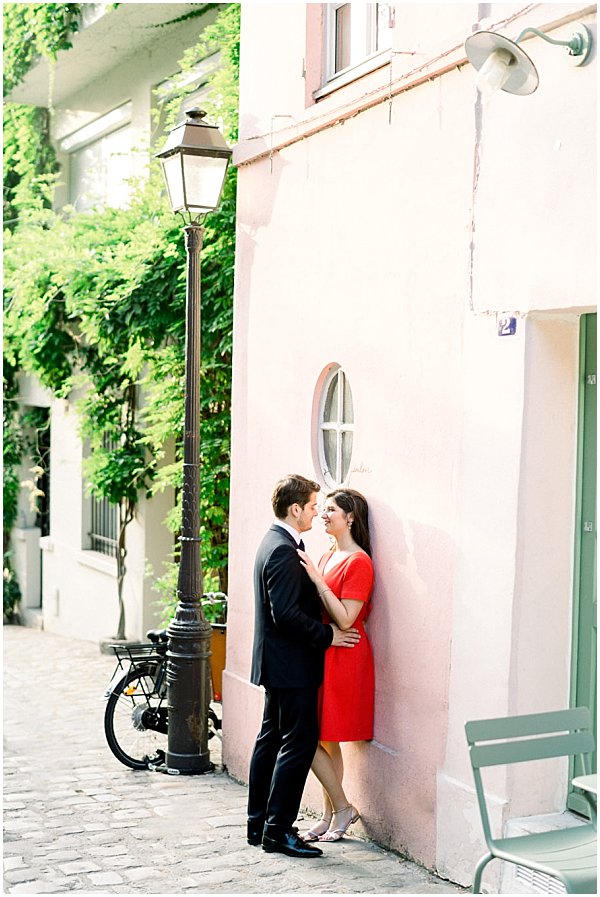 romantic kiss in paris