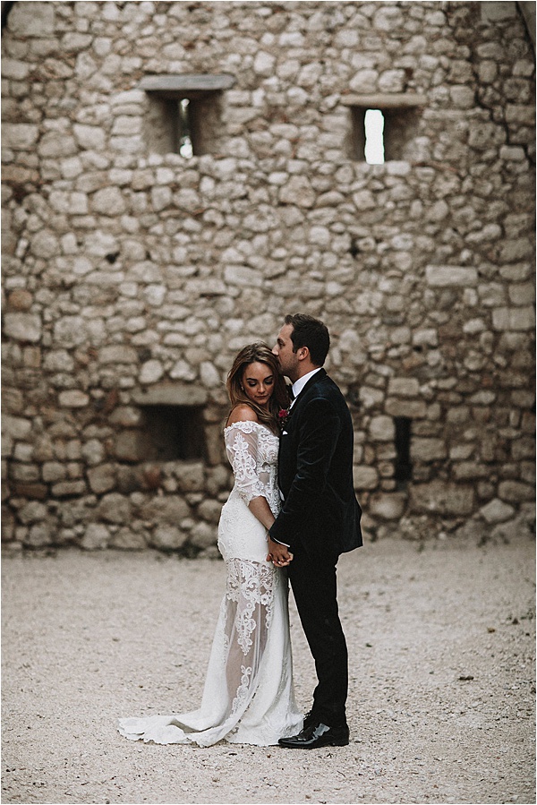 https://www.frenchweddingstyle.com/wp-content/uploads/2018/12/wedding-in-Vaucluse-France_0149.jpg