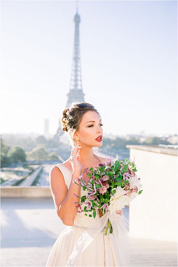 bride looks stunning at Bridal Photography in Paris
