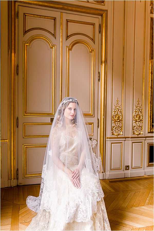 golden moldings at Winter Wedding in Paris | Daria Lorman photography golden moldings at Winter Wedding in Paris