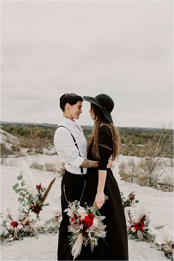 https://www.frenchweddingstyle.com/wp-content/uploads/2019/02/unique-couple-at-international-wedding-photography.jpg