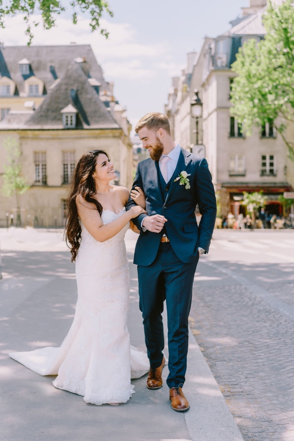 Paris elopement France Wedding Couple
