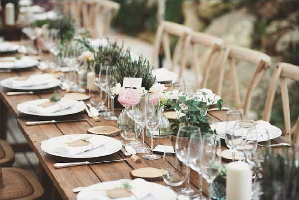 wedding decoration wood table by Noces du Monde