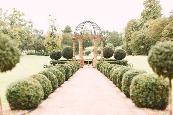 Romantic wedding at Chateau Challain