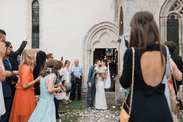 confetti moment french wedding
