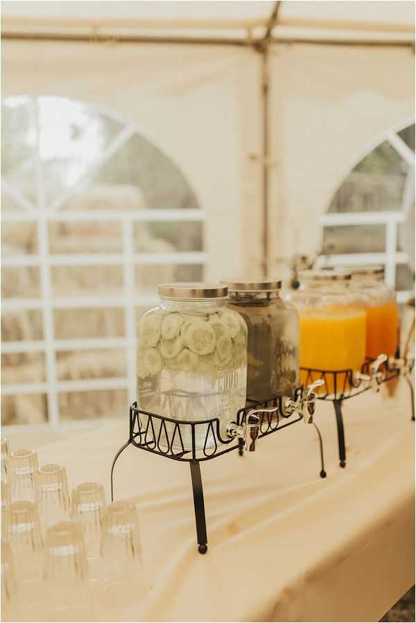 DIY rustic drinks dispensers for weddings by Matthias Toth Photography