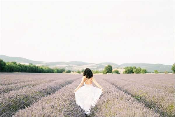 backless wedding dress in lavender fields | Image by Jeremie Hkb 