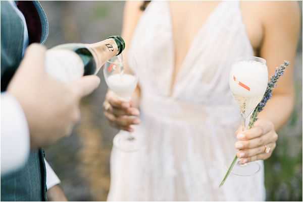 champagne for an engagement | Image by Jeremie Hkb 