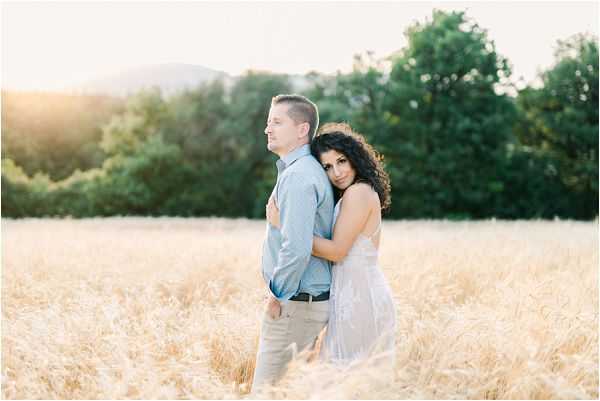 corn field engagement session | Image by Jeremie Hkb 