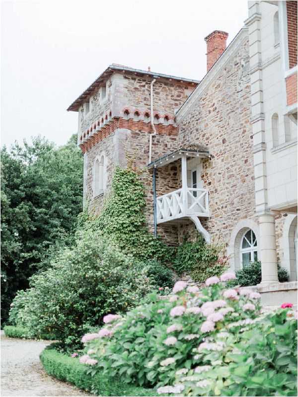 dreamy chateau wedding venues France * Image by Thomas Raboteur