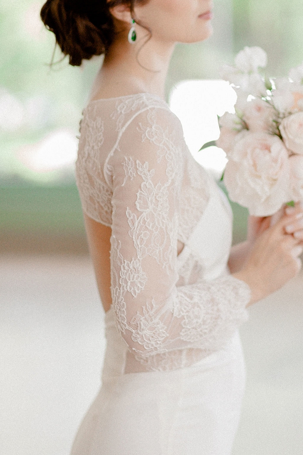 lace sleeved wedding dress