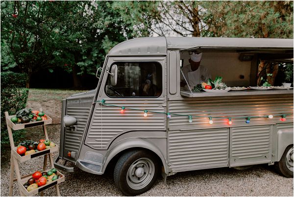 catering truck in France | Image by Mélanie Mélot