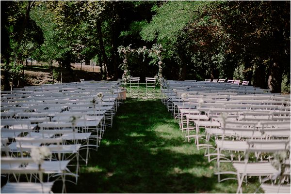 outdoor wedding ceremony | Image by Mélanie Mélot