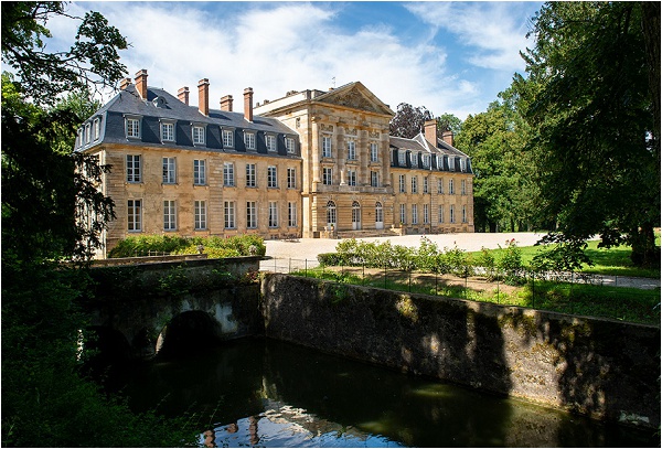 Normandy wedding venue: Château de Courtomer on French Wedding Style