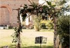 creating a wedding arch Photography by awardweddings 0009