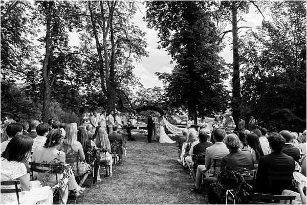 outdoor wedding ceremony ideas | Image by Charlie Davies Photography