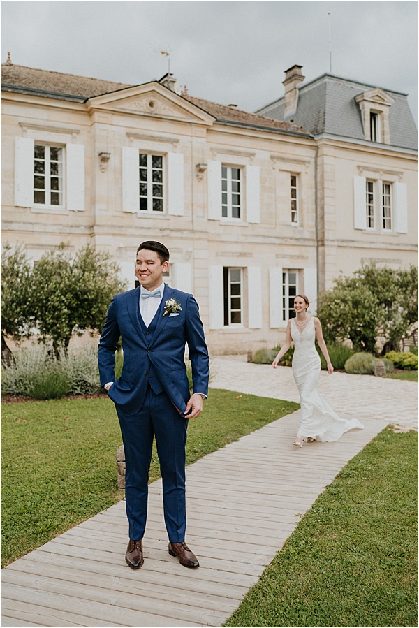Couple in front of Château de Garde