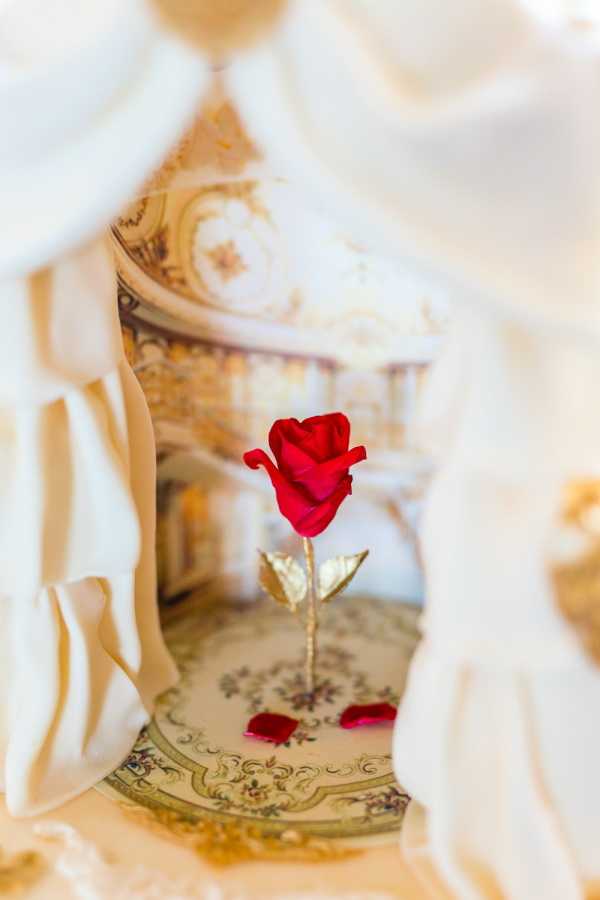 Rose Detail in Wedding Cake