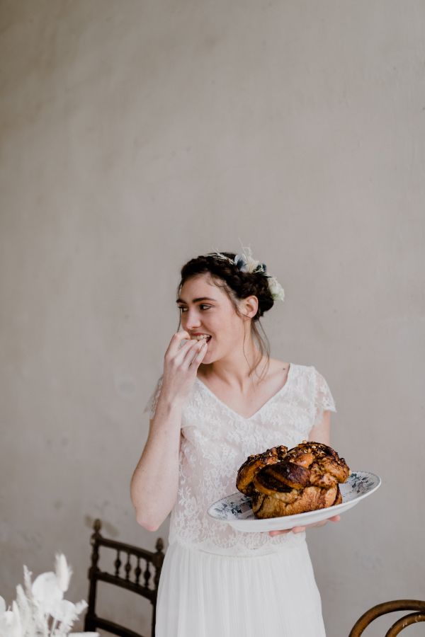 1920s Wedding Grand Siècle Château Bride Eating Cake