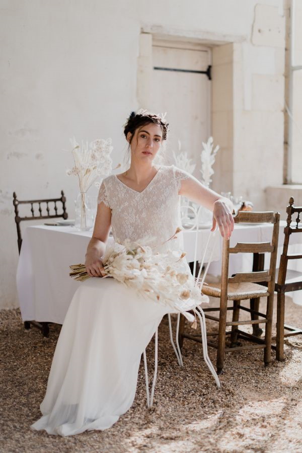 Bride in 1920s wedding dress and Bouquet