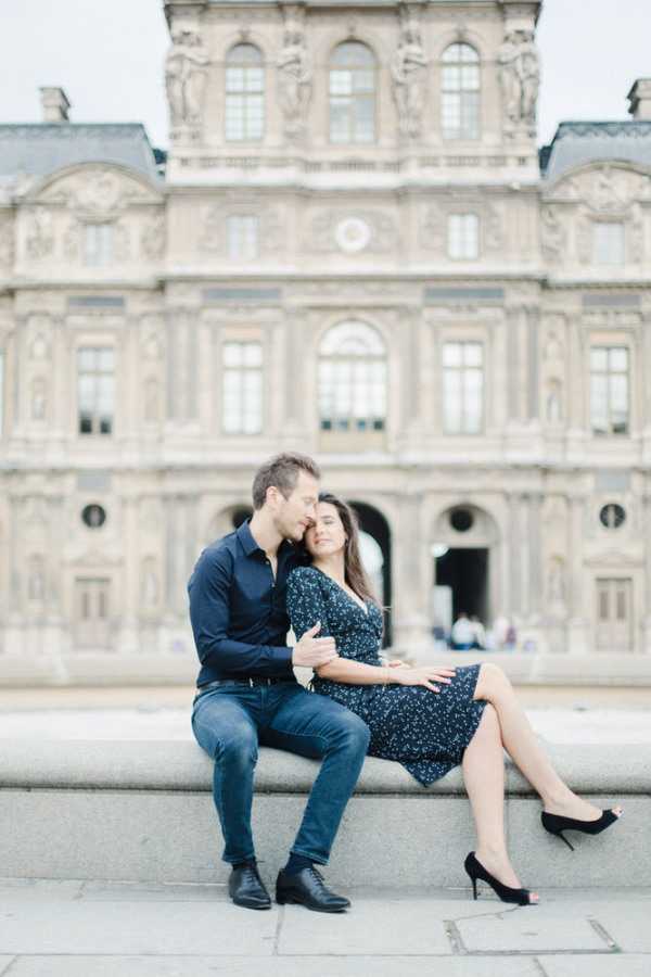 Marine & Guillaume Louvre Palace Engagement Picture 7