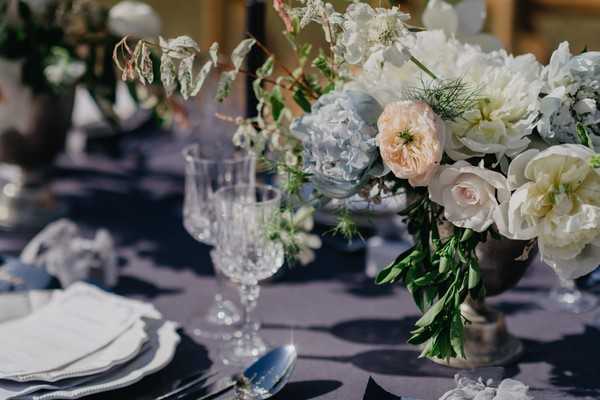 Wedding table decoration with crystal wine glasses and pastel flowers