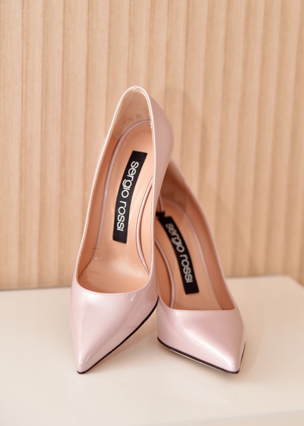pink Sergio Rossi heels for elopement wedding in saint martin