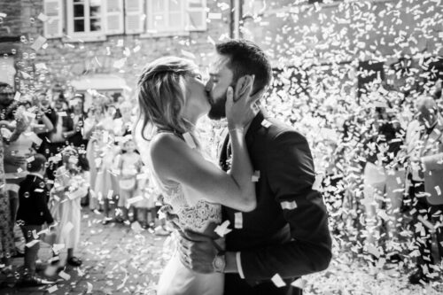 Wedding Photographer - kissing
