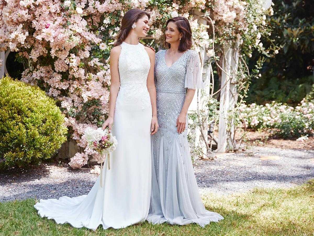 10 Champagne bridesmaid dresses - AWBridal - French Wedding Style