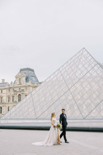paris wedding photo Louvre - wedding photographer france