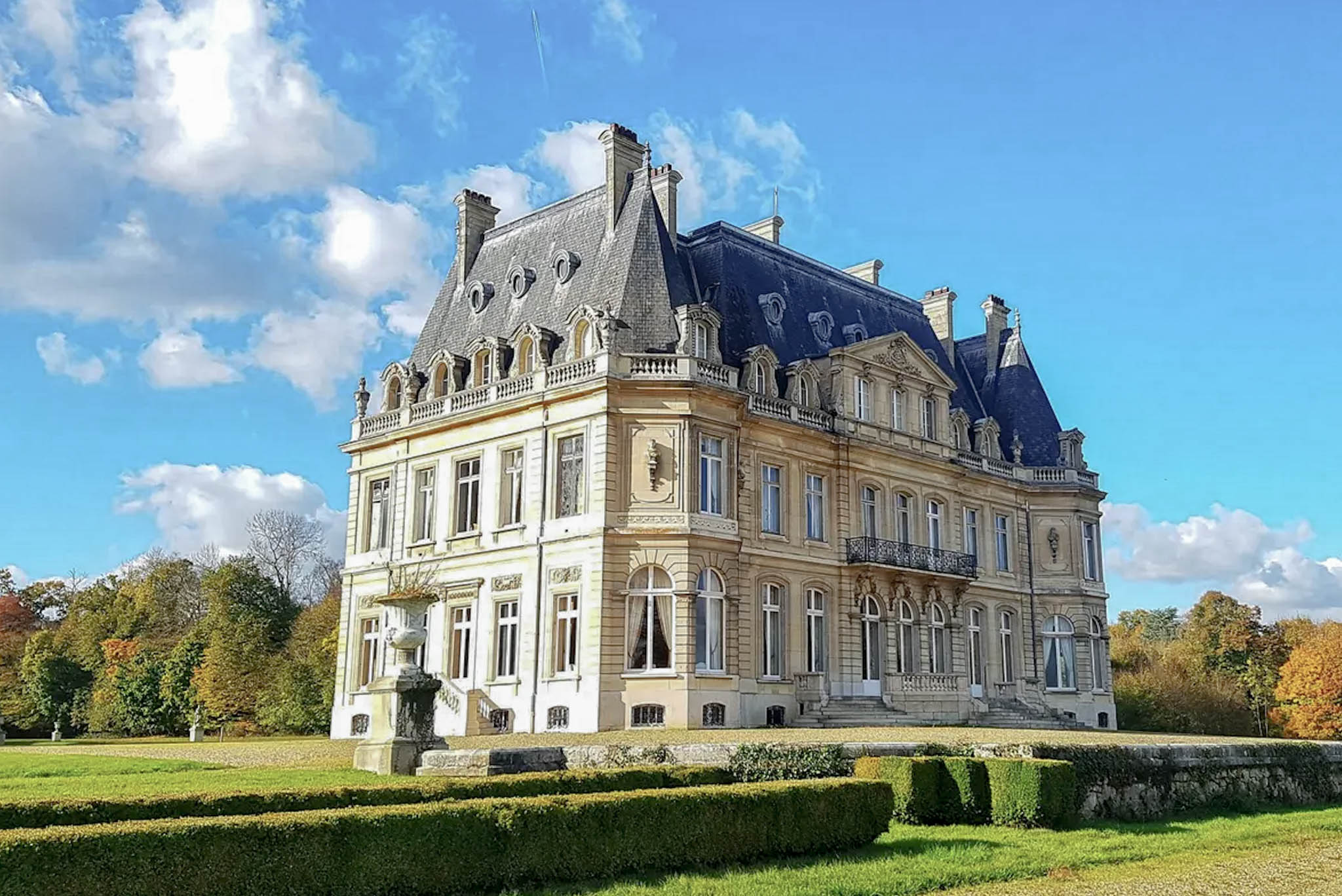 Top 9 Normandy Wedding Chateaux [Updated 2024] - French Wedding Style