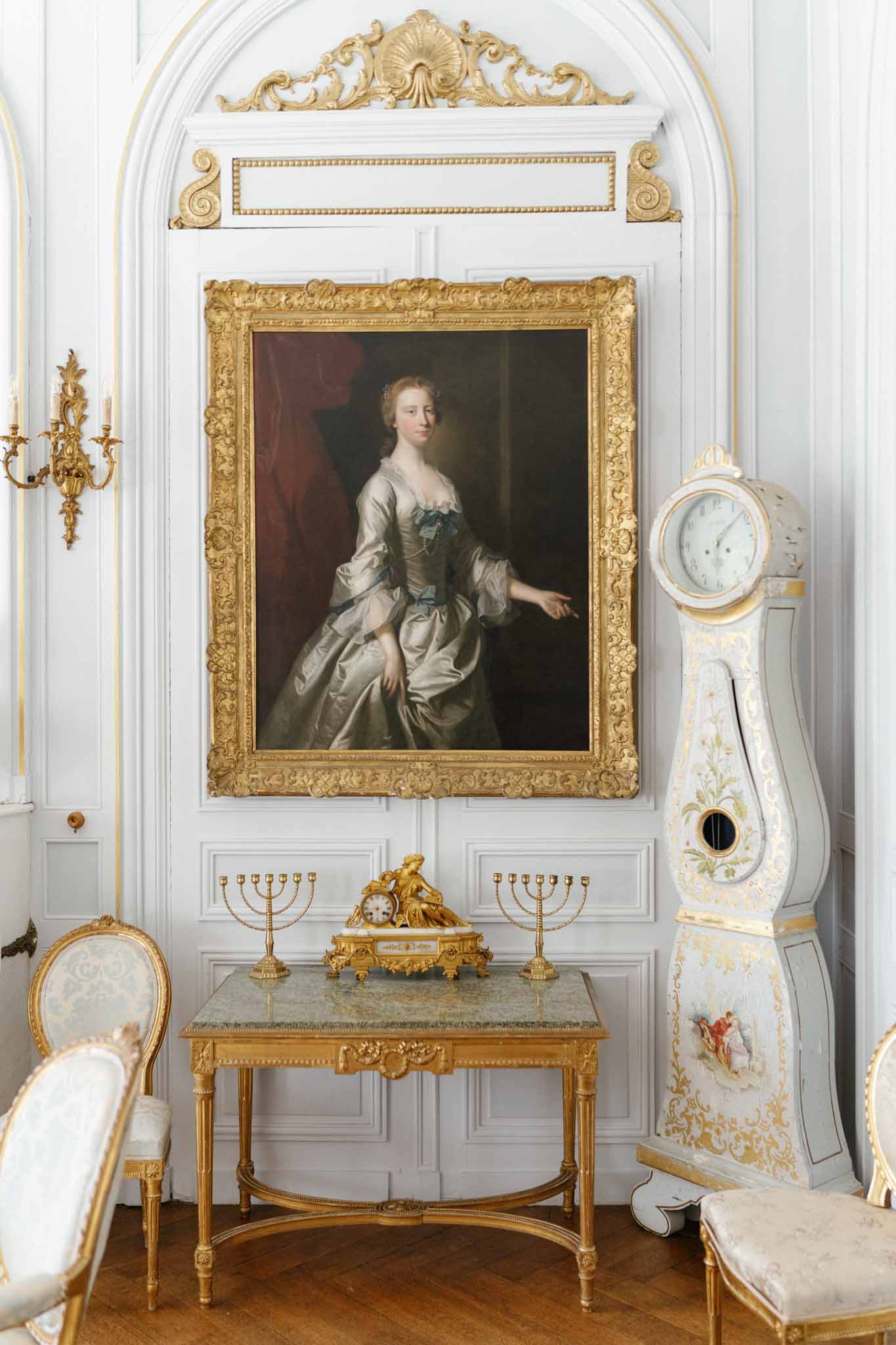 Classical French interior room with ornate gold detailing and period furnishings at elegant wedding venue