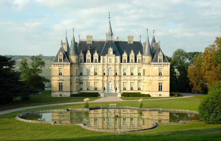 Top 5 Champagne Wedding Venues [Updated 2025]