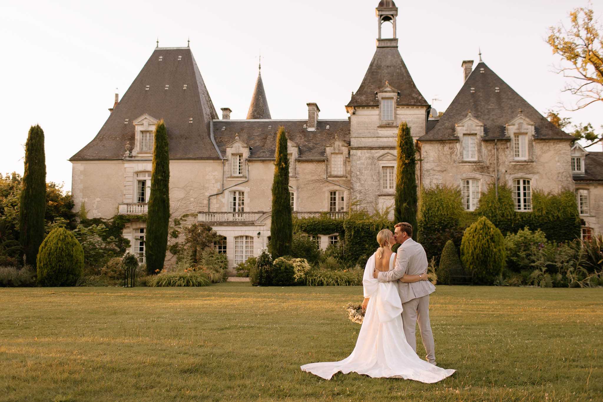 Relaxed wedding photography by Frances Mary Sales in Brittany