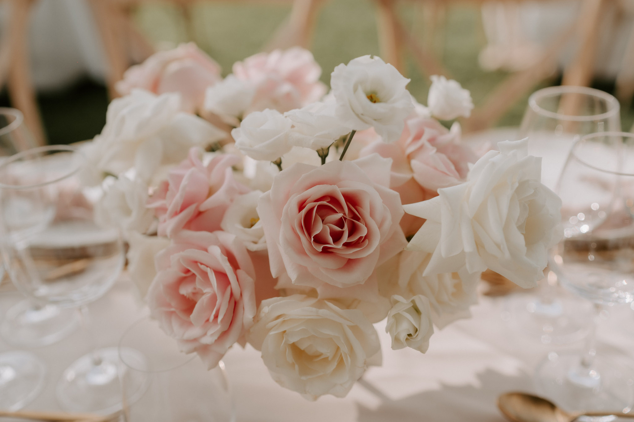 How to Choose Wedding Flowers by Season