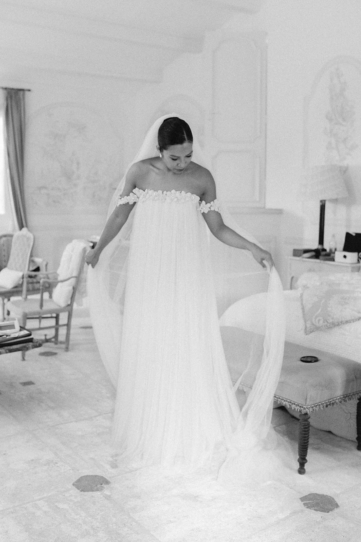 Couple portrait at Chateau Saint-Victor-la-Coste photographed by Empreinte Ephemere