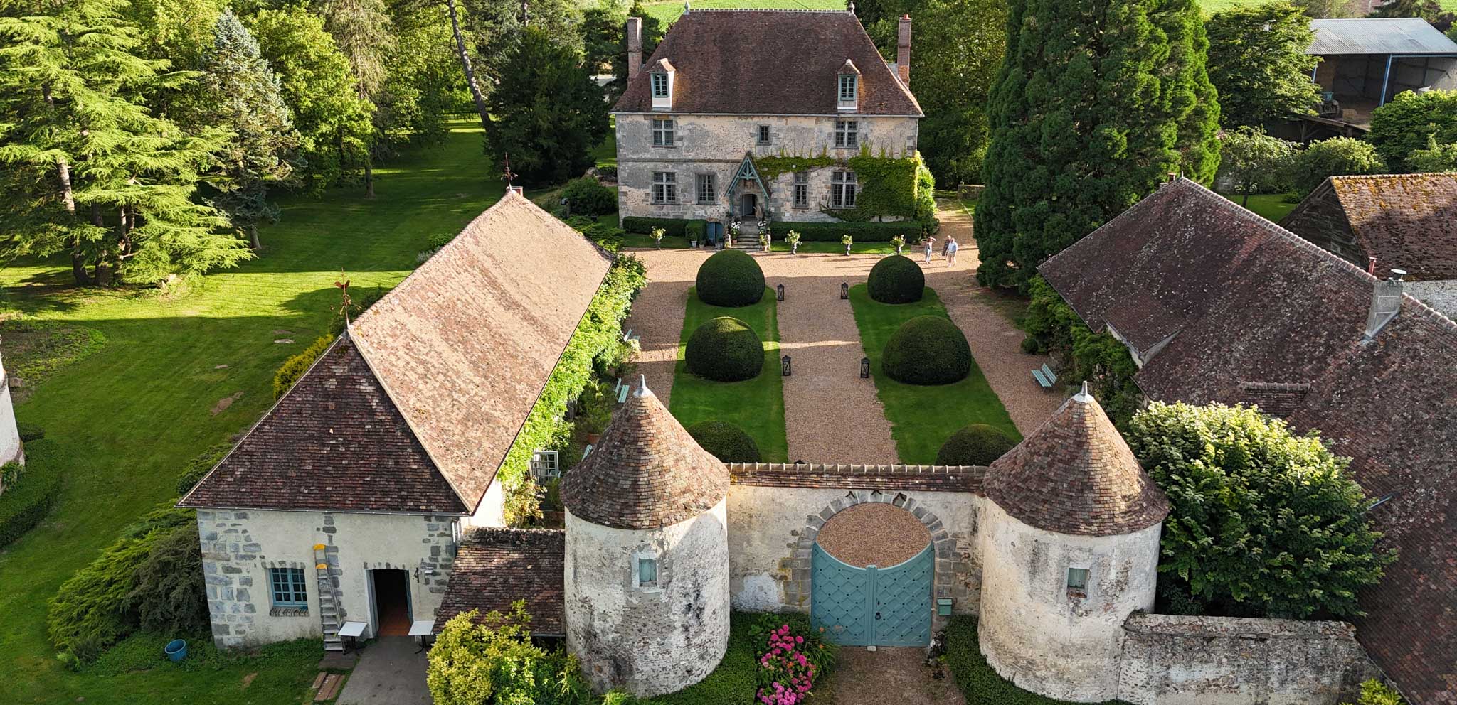 Manoir de Vacheresses for Weddings near Paris