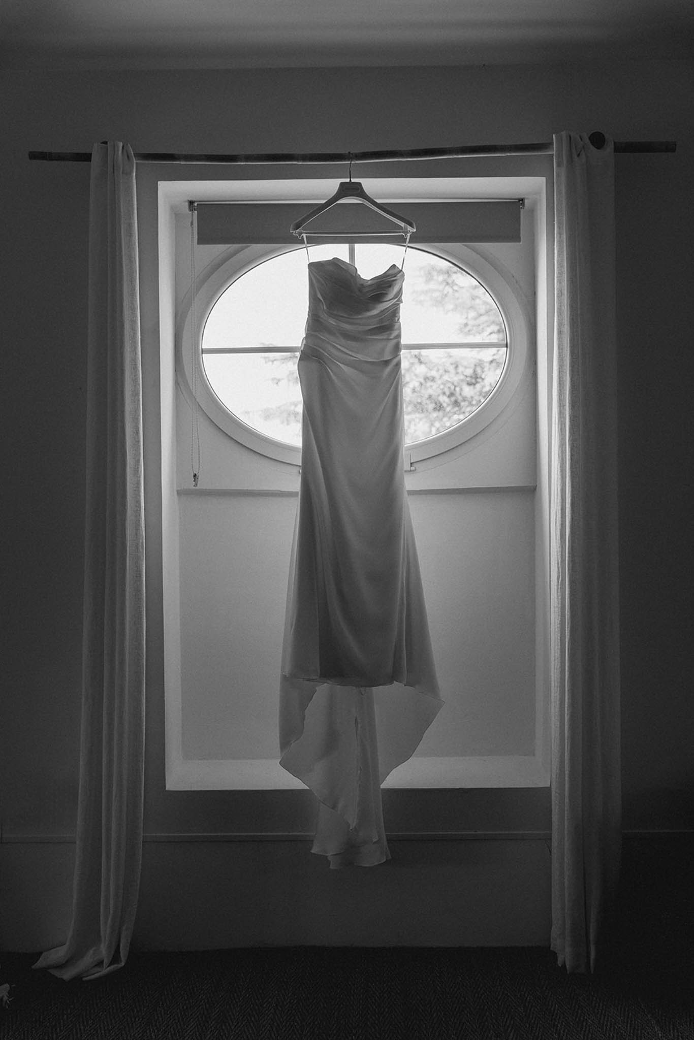 Black and white couple portrait at Les Jardins de Campagne photographed by Marjorie Manfre
