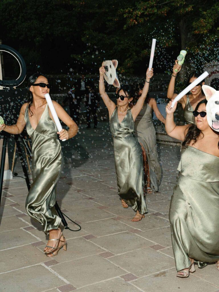 Domaine Mont Leuze CC Weddings bridesmiad reception entrance mask bubbles shades
