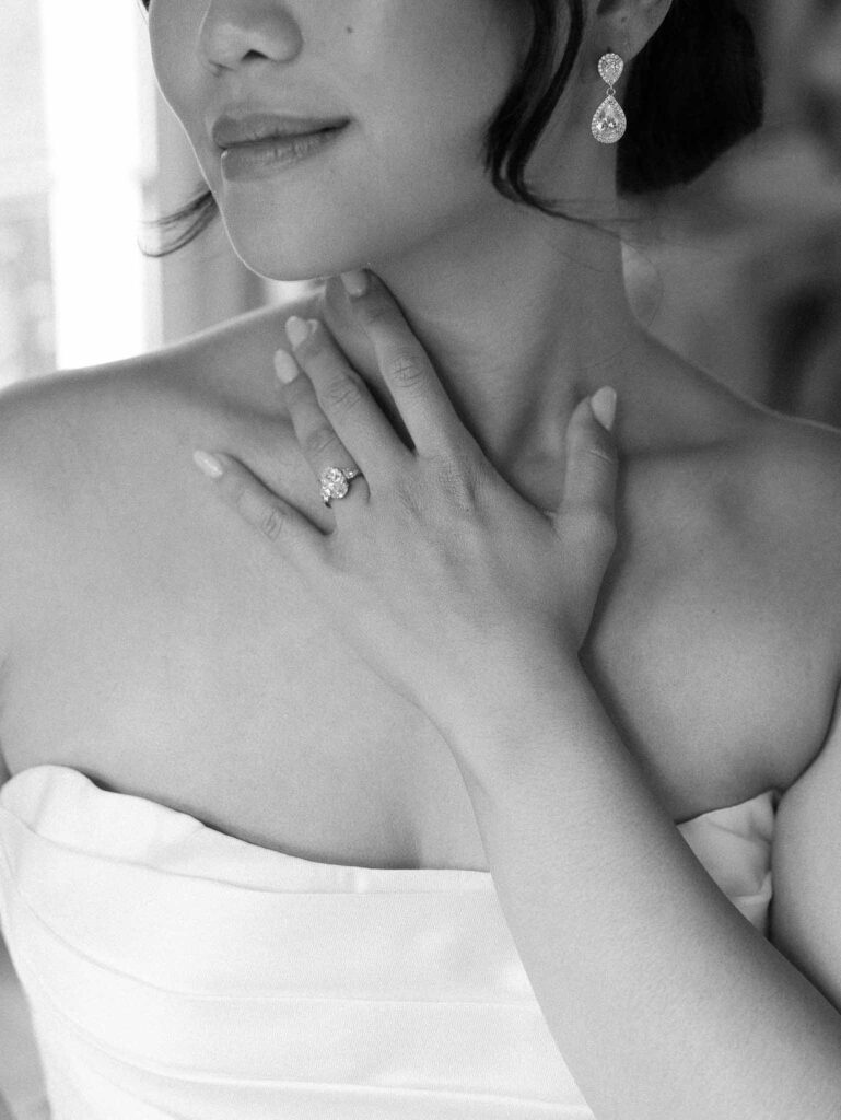 Domaine Mont Leuze CC Weddings detail shot bride diamond accessorie black whiet photo