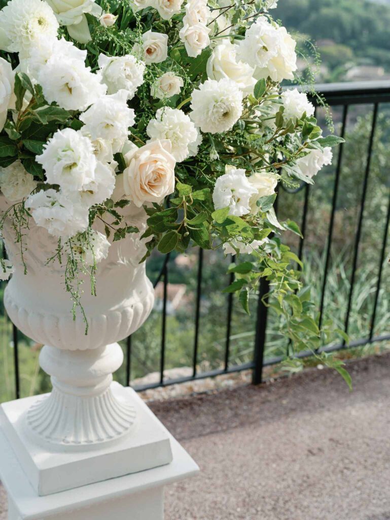 Domaine Mont Leuze CC Weddings detail shot white flower ceremony altar