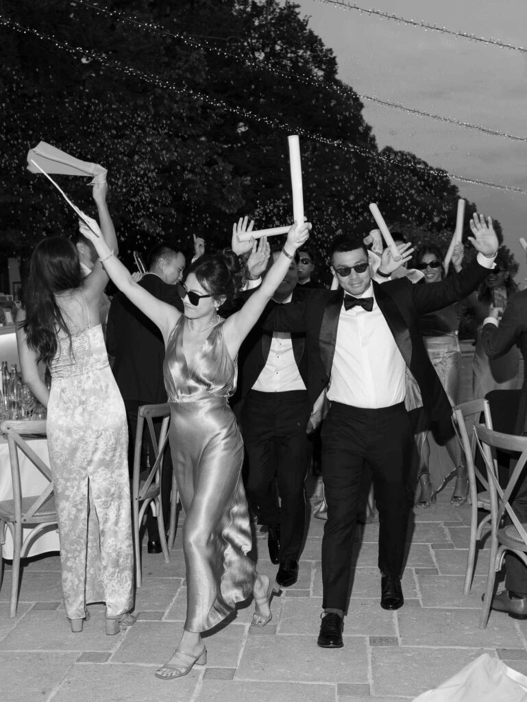 Domaine Mont Leuze CC Weddings entourage reception entrance black white photo