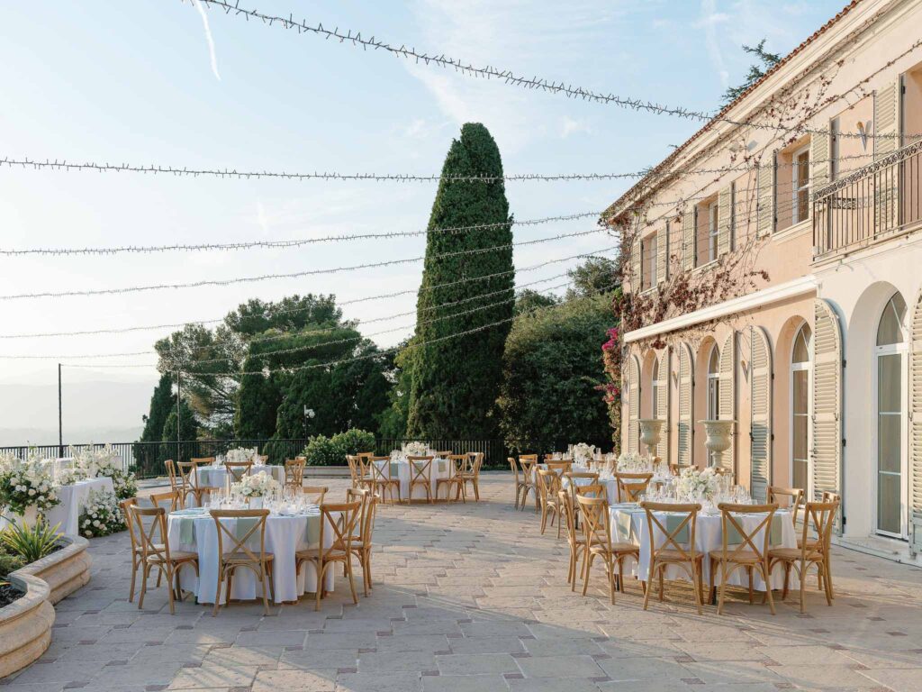 Domaine Mont Leuze CC Weddings reception round tables wood chairs stringlights overlooking view