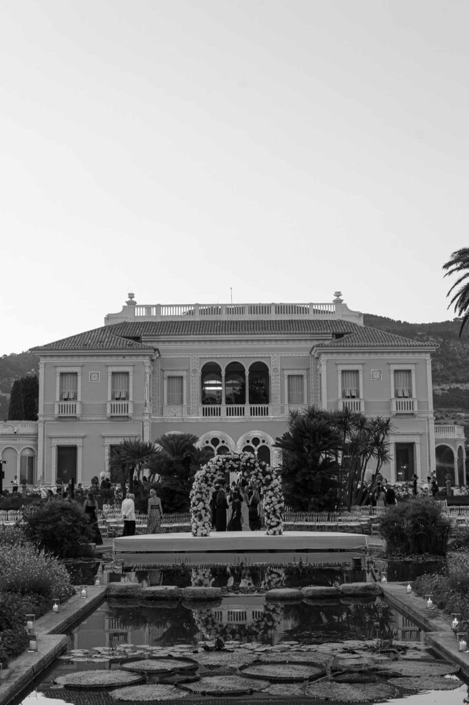 Villa Ehprussi Tatyana ceremony area black white photo