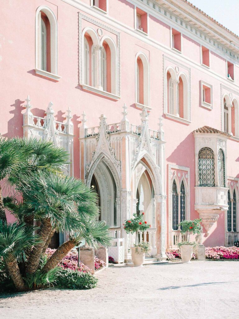 Villa Ehprussi Tatyana detail shot pink old vintage building venue